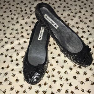 Super cute black & silver Sparkly American eagle shoes (8.5)